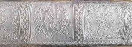 Скатерть ТR-679 белая (138*20)