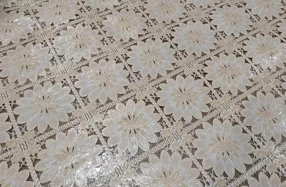 Клеенка ажурная "Лейс" 027C (беж./большие цветы) (1,32х22м)