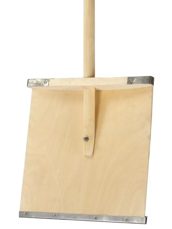 Лопата для снега деревянная 380*380 с дереревянным черенком